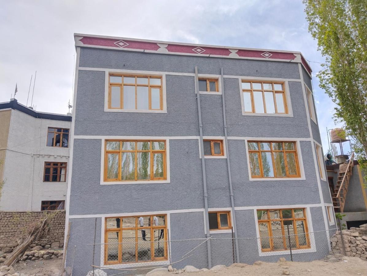 Noor Guest House Leh Esterno foto
